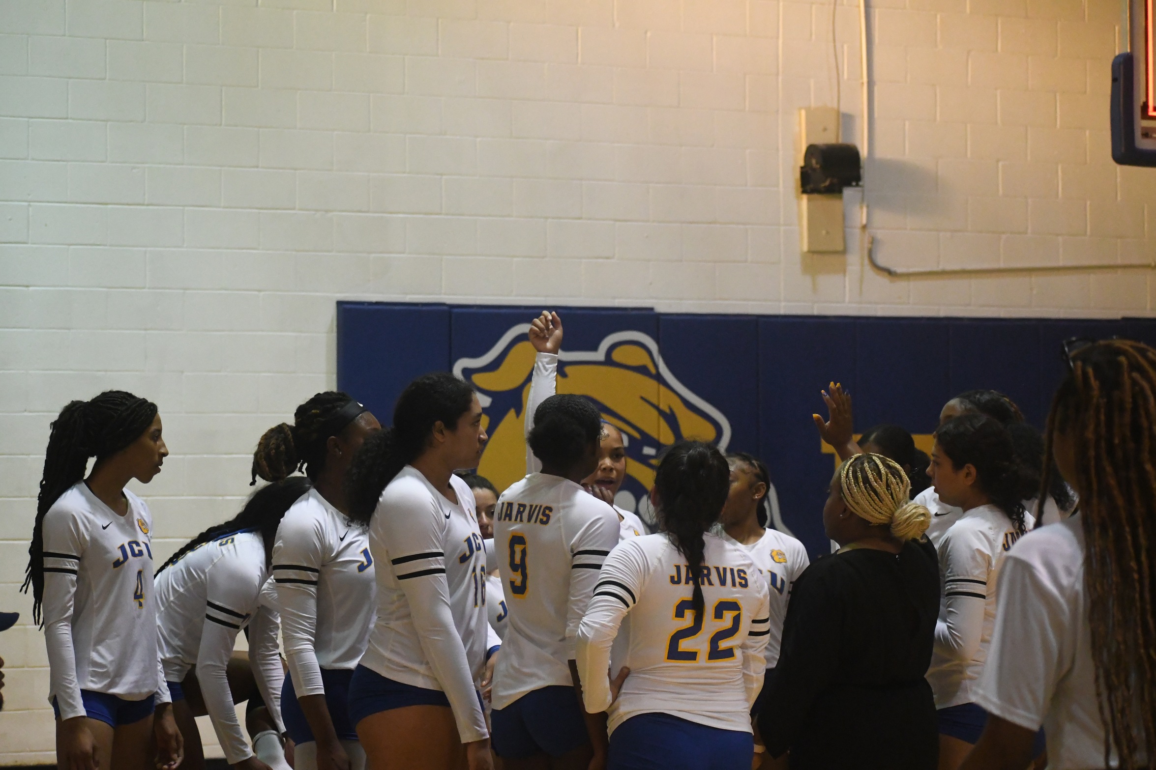 Volleyball drops conference matches to Xavier