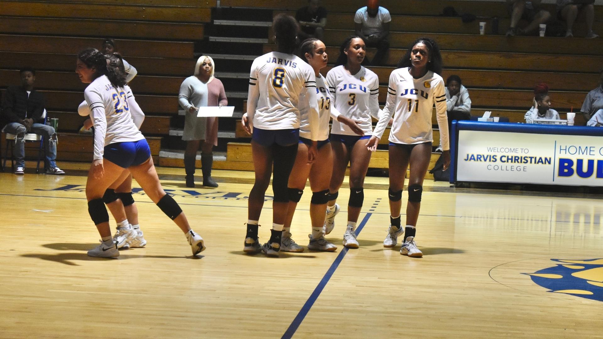 Volleyball splits weekend series at LCU