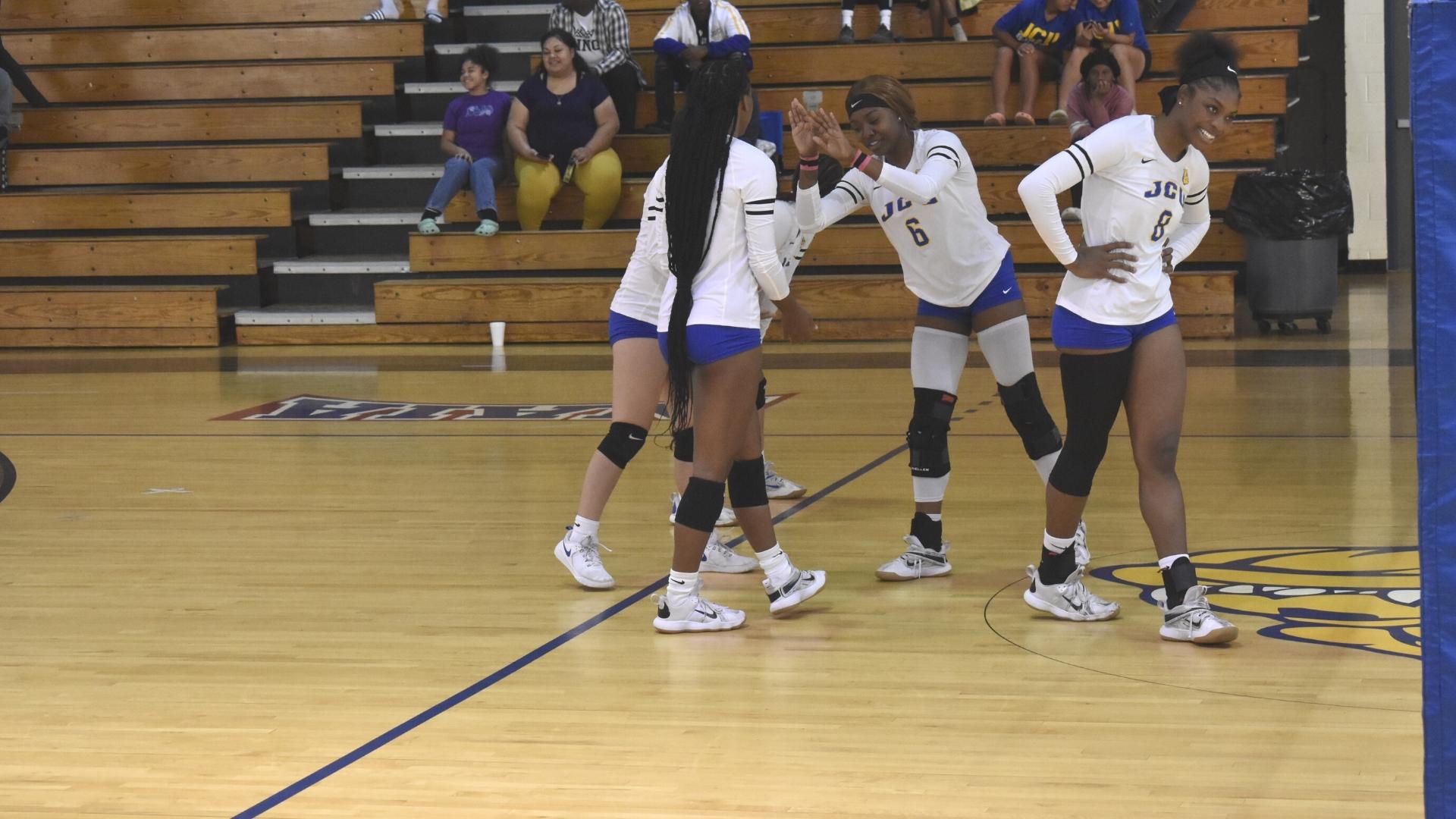 Volleyball extends win streak in sweep of WBU